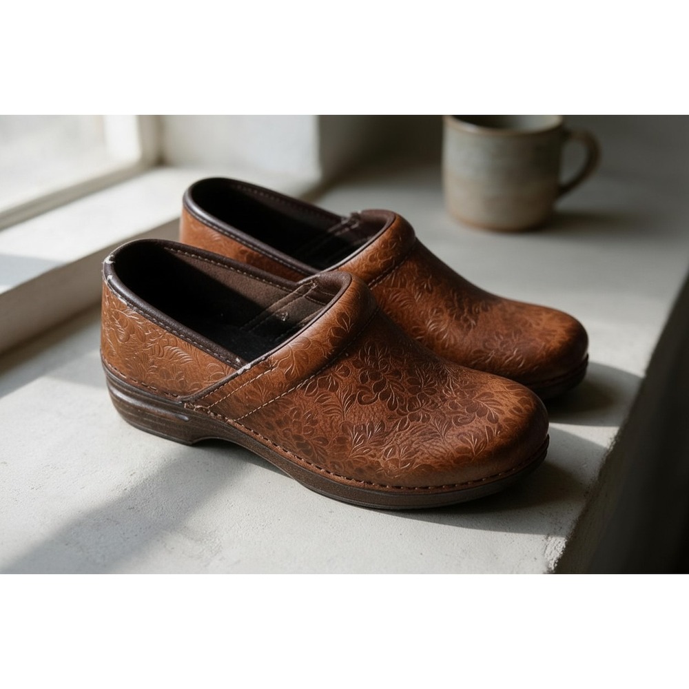 Dansko Professional XP Clogs Floral Embossed Leather Slip On EU 38 7.5 8 Boho